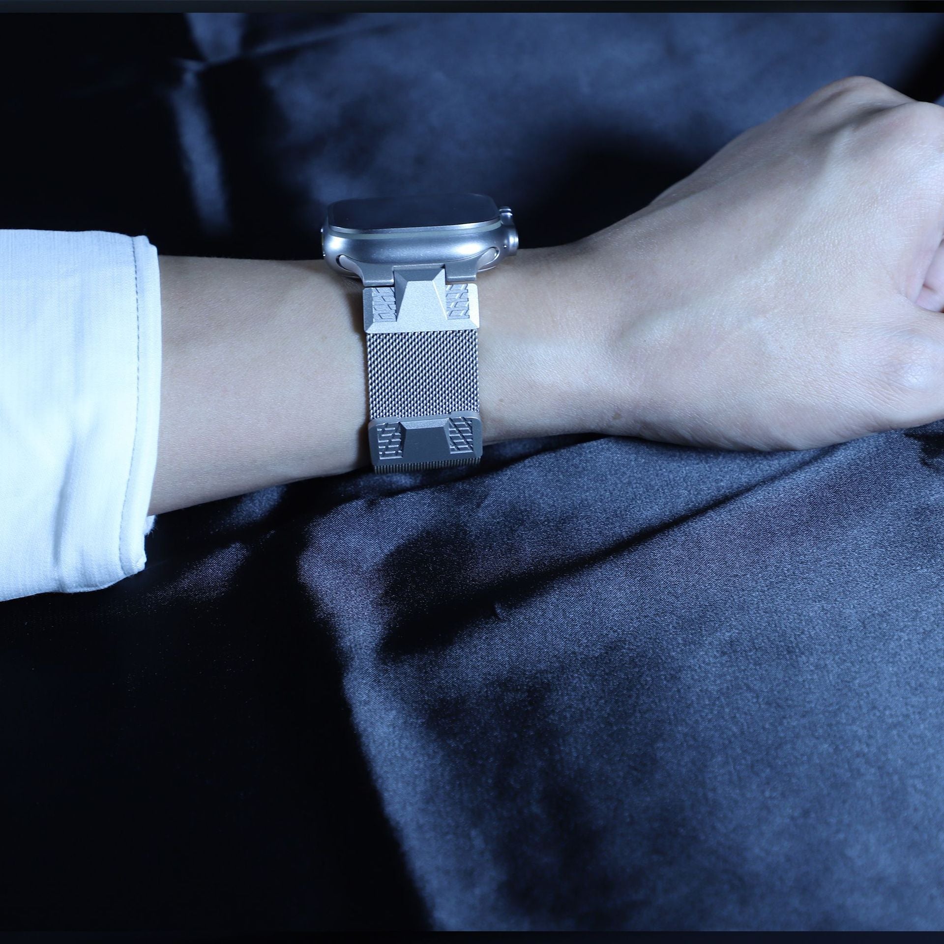 Mecha Milanese Loop Magnetic Band For Apple Watch - Image 8