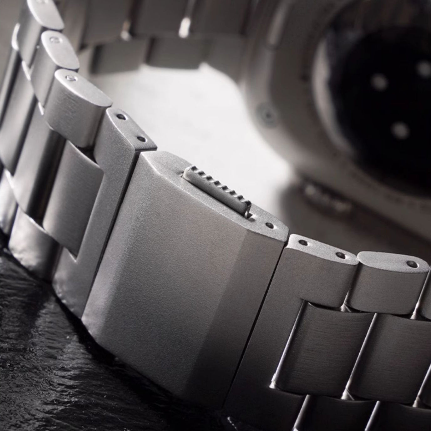 Luxury Edition-Magnetic Band - Image 3